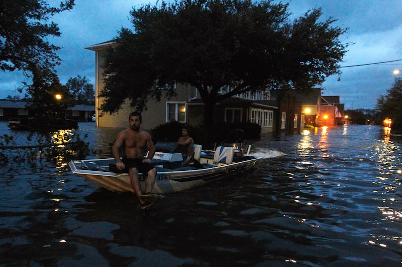 galleries/2011/08/26/hurricane-irene-photos/irene-photos-boat-manteo-nc_vumeos