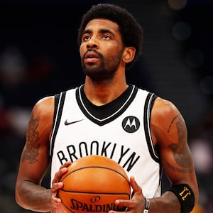 211014-Love-Anti-Vaxxer-KyrieIrving-Ali-tease_spvheq