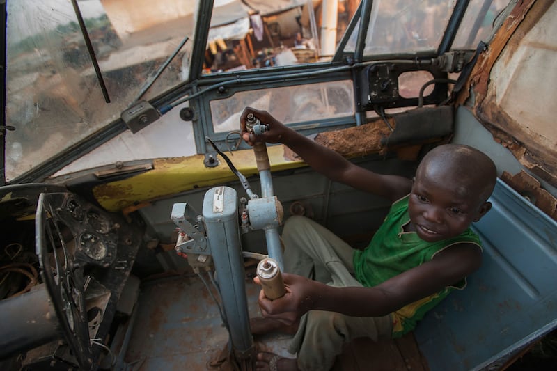 galleries/2014/05/25/stranded-at-bangui-airport-the-refugee-crisis-in-central-african-republic-photos/bangui-airport-dwellers-9_gixqqb