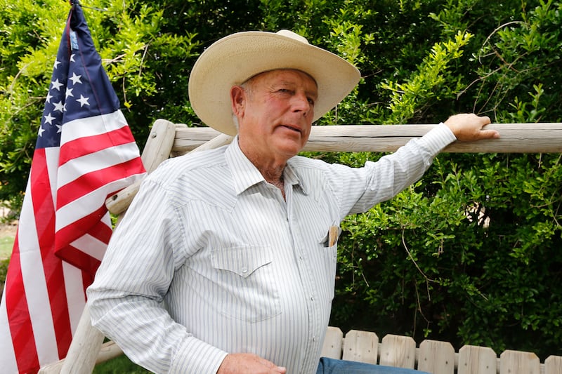 articles/2014/04/24/these-politicians-praise-slavery/140424-cliven-bundy-dickson-tease_mznw3x