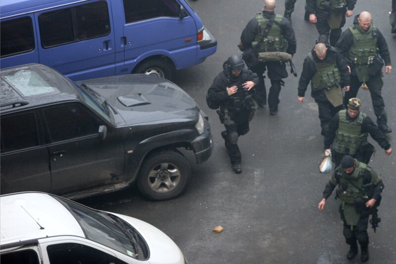 articles/2014/03/30/exclusive-photographs-expose-russian-trained-killers-in-kiev/140329-dailybeast2-tease_p3kepl