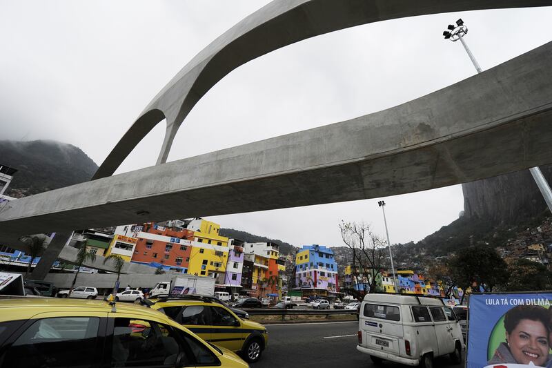 galleries/2012/12/07/the-life-and-work-of-brazilian-architect-oscar-niemeyer-photos/niemeyer-rocinha-footbridge-rio_om0c4x