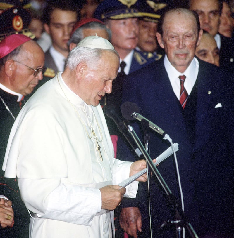 galleries/2015/06/10/when-popes-meet-dictators-photos/150610-dictators-and-popes-05_hf9get