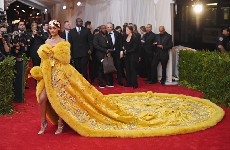 Rihanna poses at the 2015 Met Gala