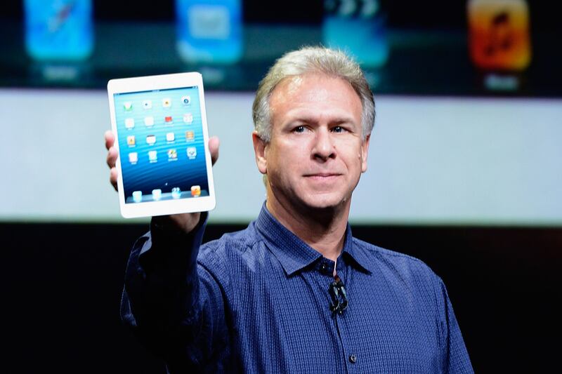 articles/2012/10/23/apple-rolls-out-thinner-smaller-ipad-mini/ipad-mini-announcement-deluca_ycln1g