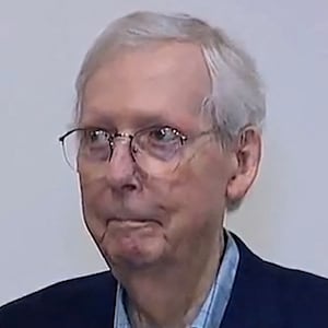 Mitch McConnell appears to freeze up for more than 30 seconds during a public appearance.