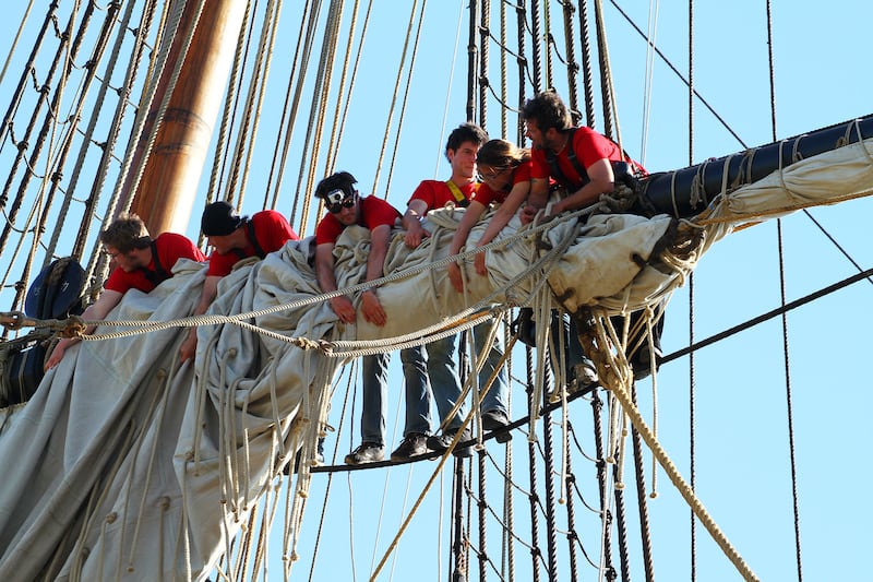 articles/2015/01/18/l-hermione-the-ship-that-saved-america-is-now-saving-a-historic-french-town/150117-oconnor-lhermione-french-ship-saved-america-embed-2_ibawrj