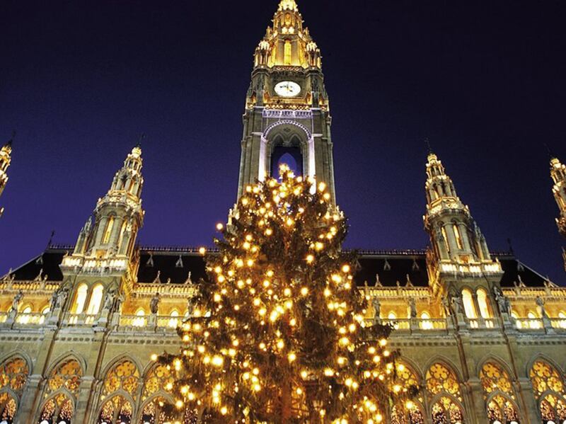 galleries/2013/12/23/step-aside-clark-griswold-the-world-s-most-extravagant-christmas-light-displays-photos/xmas-lights-vienna_lidwmp