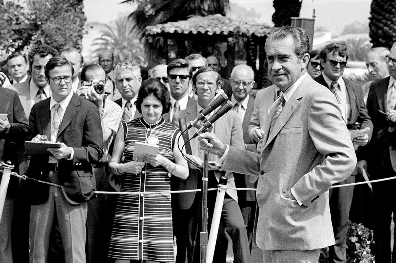 galleries/2013/07/21/a-life-inside-the-white-house-remembering-veteran-journalist-helen-thomas-photos/130720-helen-thomas-06_satsbj