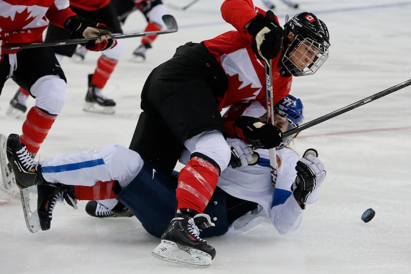 galleries/2014/02/13/gloves-come-off-and-women-s-hockey-gets-dirty-in-sochi-photos/140212-oly-hockey1_kn2vn3