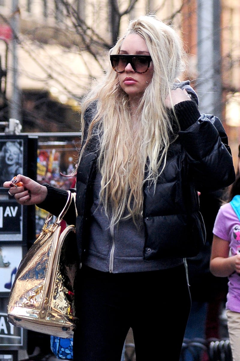 galleries/2013/07/09/amanda-bynes-hair-evolution/130709-amanda-bynes-hair-2013_01_u5qpbz