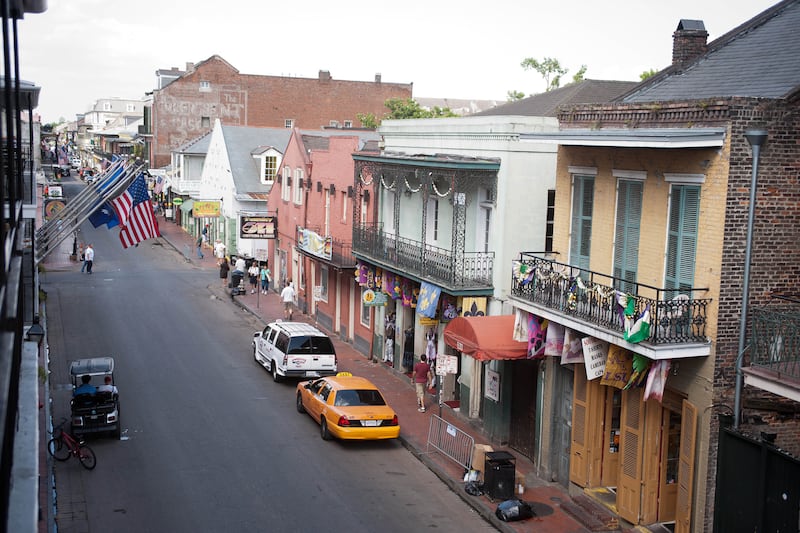 galleries/2014/02/28/7-new-orleans-hotels-for-mardi-gras-madness-photos/mardi-gras-sheraton_jaxmxs