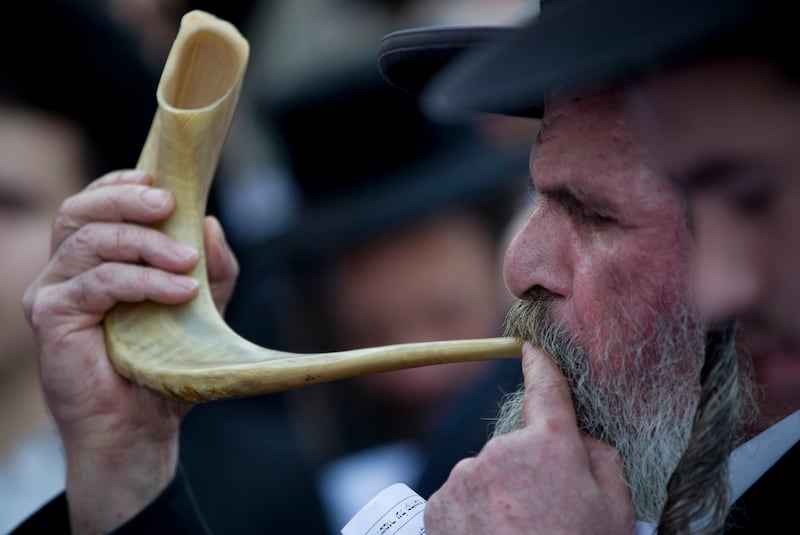 galleries/2012/09/17/it-s-shofar-season-jews-with-horns-photos/shofar-2012-14_dgvk1i