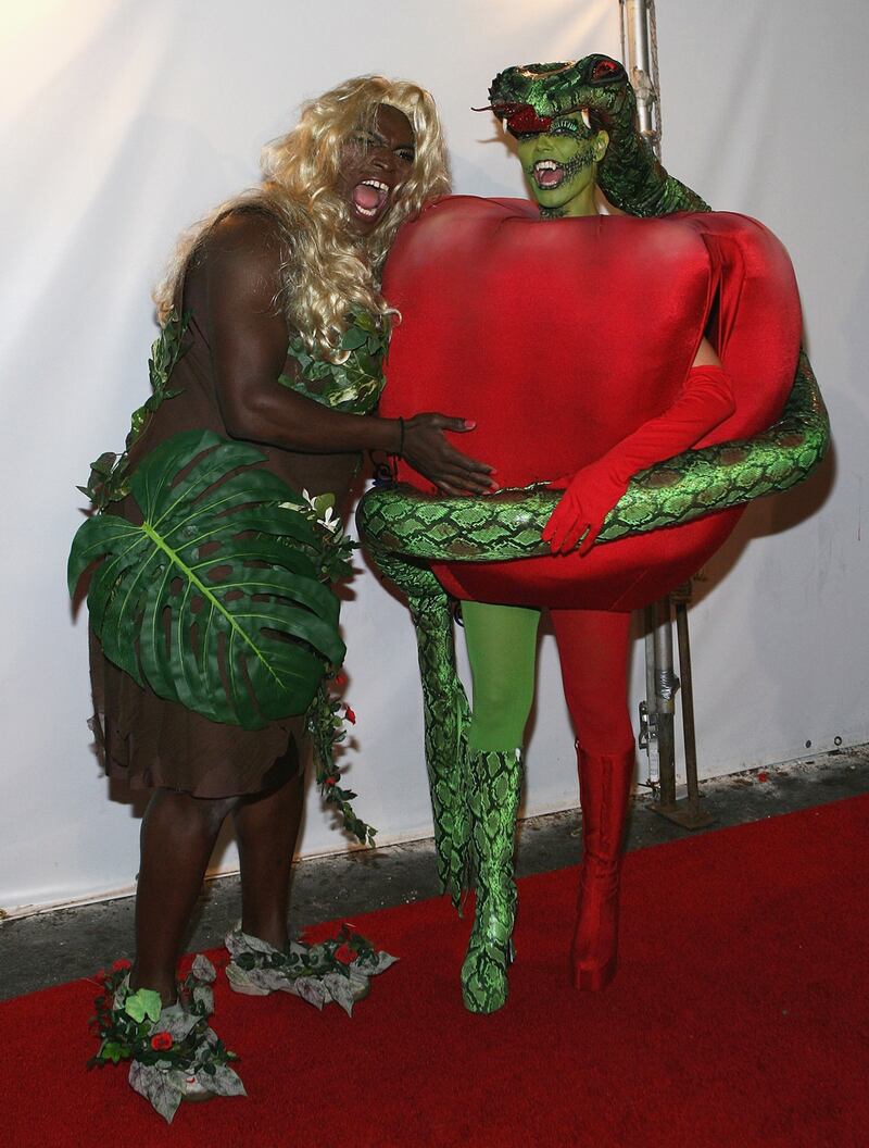 galleries/2012/10/31/heidi-klum-s-13-best-halloween-costumes-through-the-years-photos/heidi-klum-halloween-2006_ybqv8n