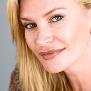 210415-stern-Natasha-Henstridge-tease_kkujuq