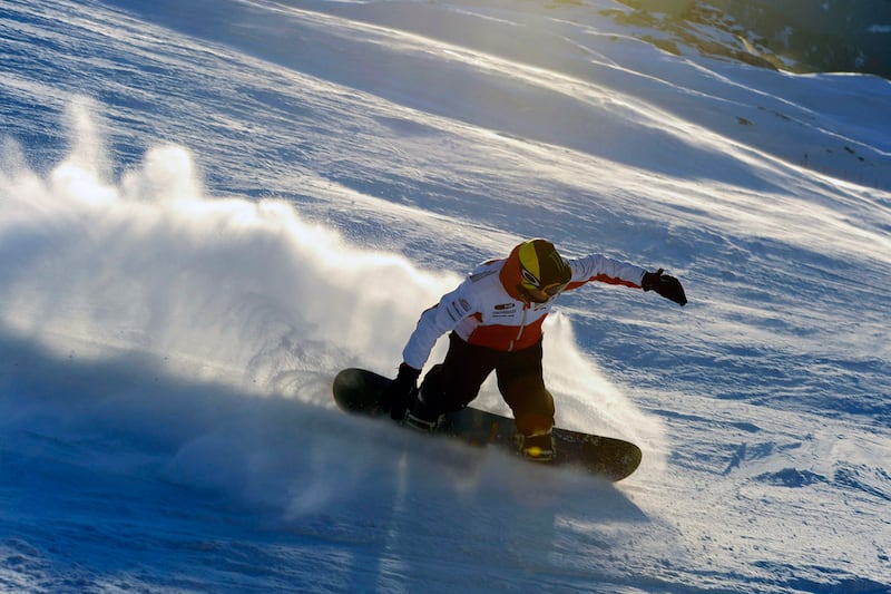 galleries/2012/01/17/most-dangerous-winter-activities-from-skiing-to-hockey/dangerous-winter-activities-snowboarding_oonli7