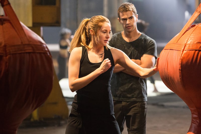 articles/2014/03/18/divergent-is-not-the-hunger-games-says-director-neil-burger/140318-fallon-divergent2-tease_mfy95d