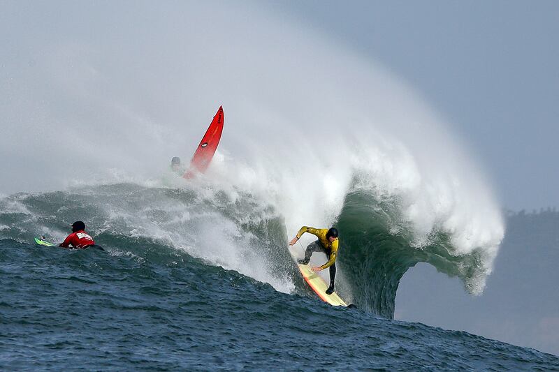 galleries/2014/01/25/with-monster-waves-rolling-in-surfing-s-best-hit-mavericks-photos/mavericks2014-2_yucehl