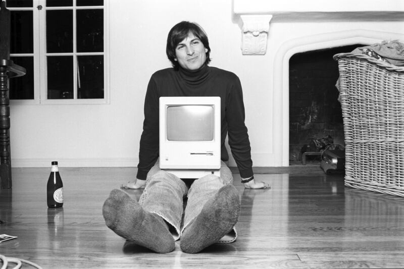 articles/2015/10/03/how-steve-jobs-survived-the-sony-hack/150827-movies-steve_job_man_machine_ioj7bq