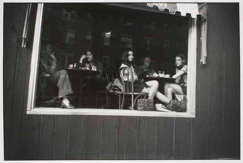 galleries/2013/08/10/garry-winogrands-women-are-beautiful-photos/winogrand-women-8_uv7pqd