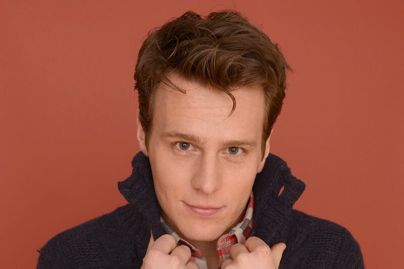 articles/2014/01/16/looking-star-jonathan-groff-talks-about-his-big-gay-tv-show-and-whether-we-should-call-it-that/140115-fallon-goff-tease_y7qilw