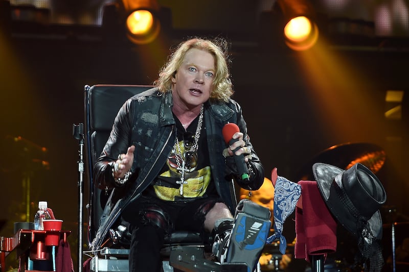 galleries/2016/06/08/axl-rose-wants-unflattering-pics-removed/160608-axel-rose2_yfenk5