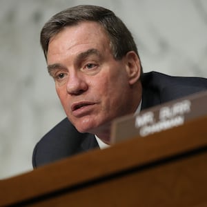 Mark-Warner-GettyImages-802646052_juqfzb