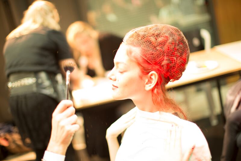 galleries/2013/09/30/backstage-at-vivienne-westwood-spring-summer-2014-photos/130929-westwood-01_bd96xz