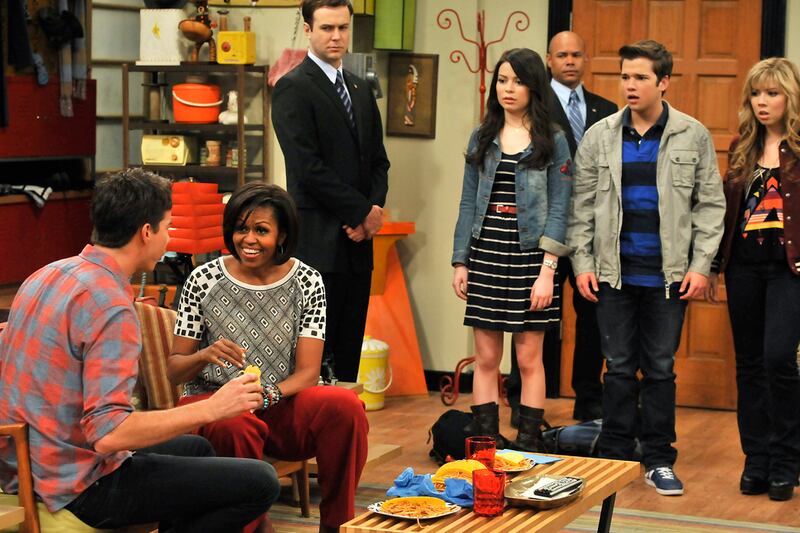 galleries/2012/01/14/michelle-obamas-greatest-moments-photos/michelle-obama-greatest-moments-icarly_xaesug