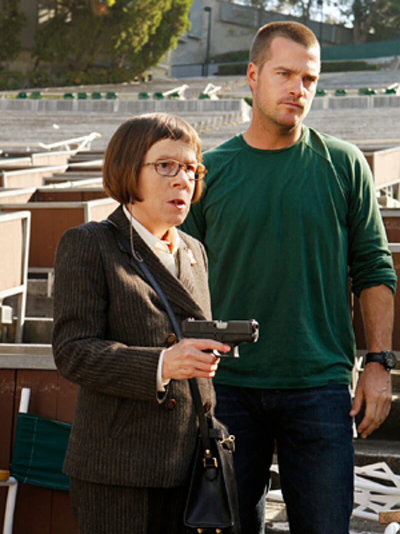 articles/2011/09/26/linda-hunt-on-ncis-la-hetty-lange-year-of-living-dangerously/linda-hunt-lacob-embed3_vxoaew