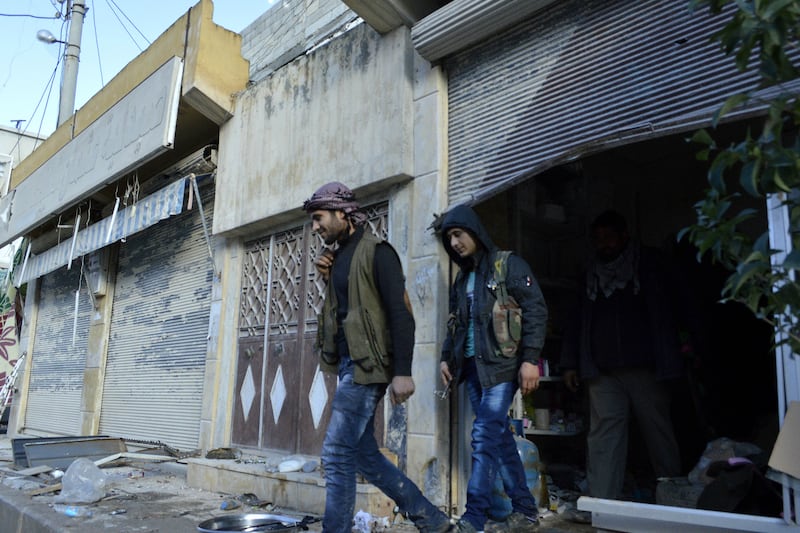 articles/2014/12/27/the-brothers-who-ambushed-isis/141226-salih-kobani3-embed_jdzhik