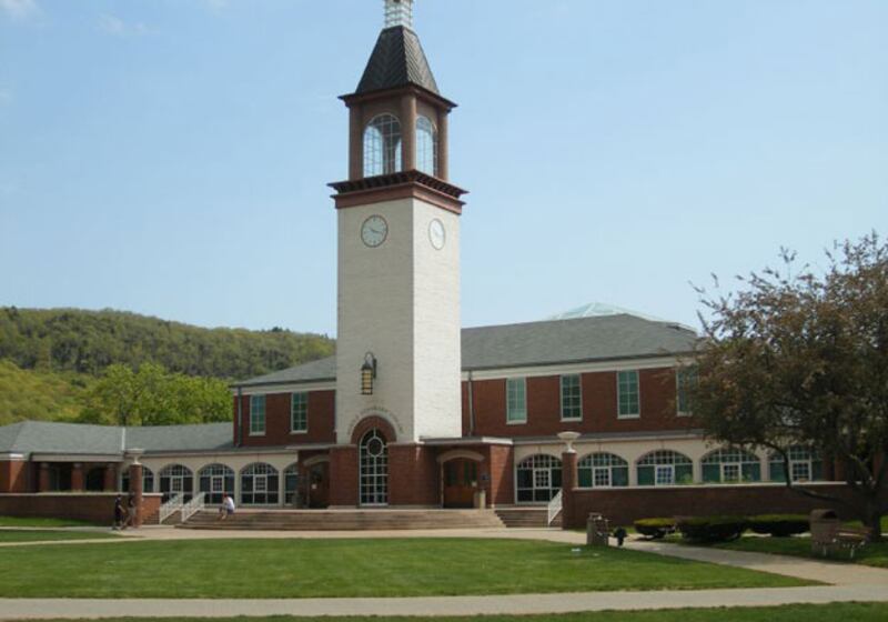 galleries/2010/09/13/safest-colleges/safest-colleges---quinnipiac-university-1_vpuboq