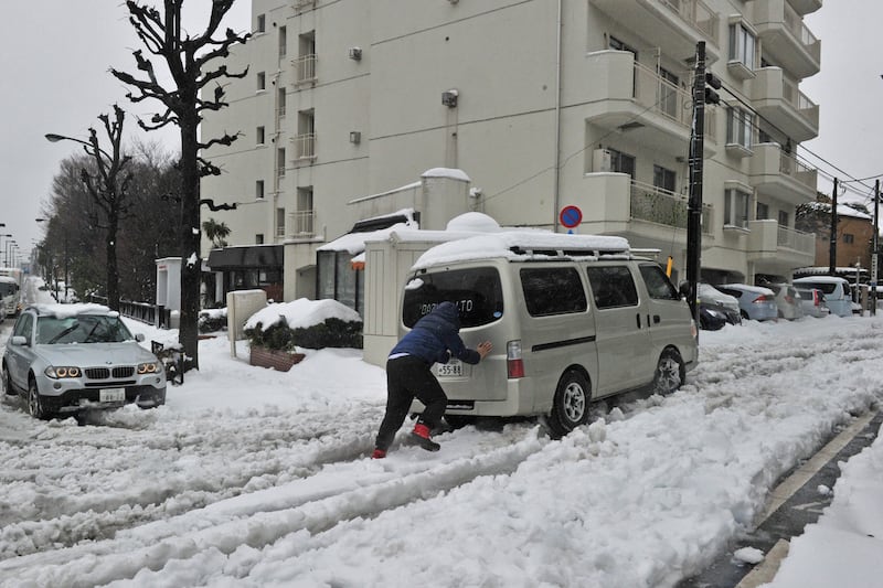 galleries/2014/02/18/snowstorm-cripples-japan-photos/140218-japan-snowstorm-5_cmzt9o