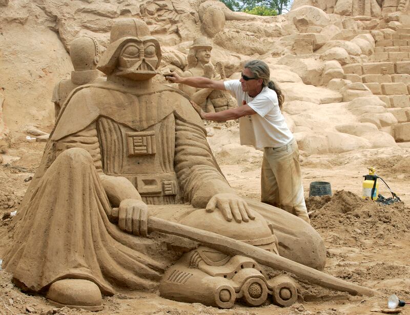 galleries/2011/07/16/most-amazing-sand-castle-photos/star-wars-most-amazing-sand-castles-photos_dkfpfs