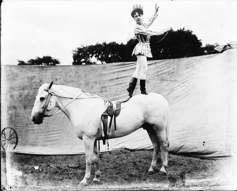 galleries/2012/10/21/the-american-circus-chronicles-the-big-top-s-glory-days-photos/the-american-circus-horse-and-acrobat_lehv8i