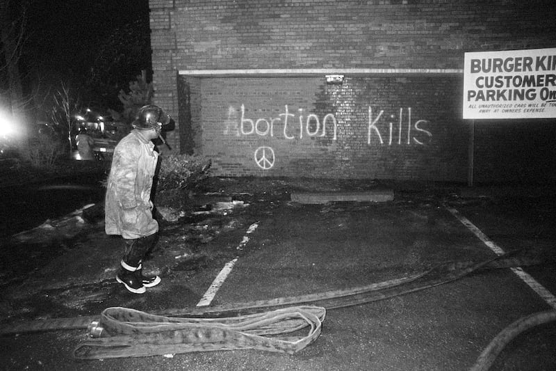 galleries/2012/08/23/roe-v-wade-to-planned-parenthood-the-history-of-abortion-rights-in-america-photos/abortion-timeline-1977-2_aimwhp