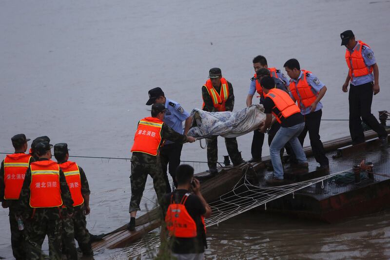 galleries/2015/06/02/disaster-on-the-yangtze-river-photos/150602-china-ferry1_vaqme3