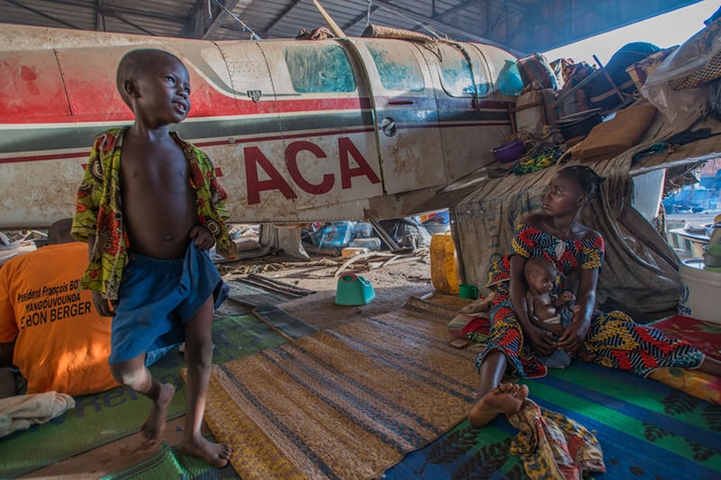 galleries/2014/05/25/stranded-at-bangui-airport-the-refugee-crisis-in-central-african-republic-photos/bangui-airport-dwellers-13_uueyyy