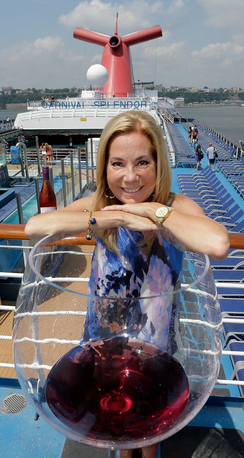 articles/2015/07/29/i-got-drunk-on-a-cruise-ship-with-kathie-lee-gifford/150728-fallon-gifford-cruise-embed_kecalq