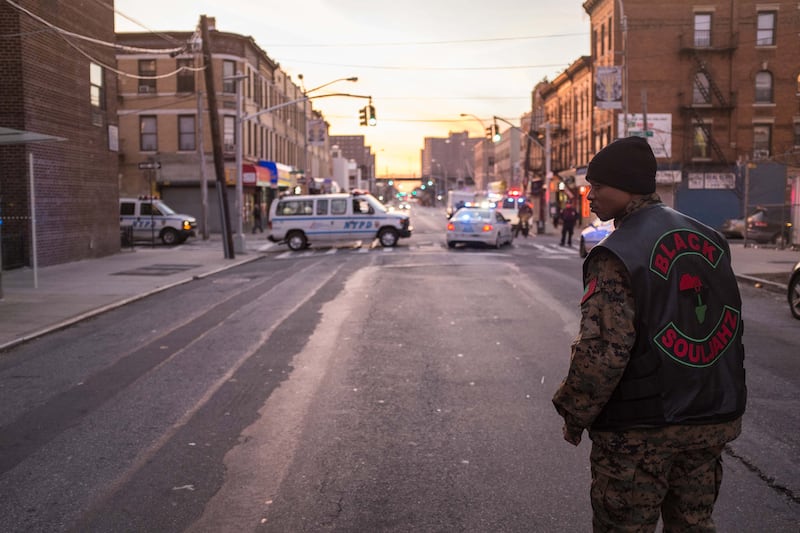 galleries/2014/12/27/marching-in-memory-of-akai-gurley/141227-brooklyn-protest9_cgo45c