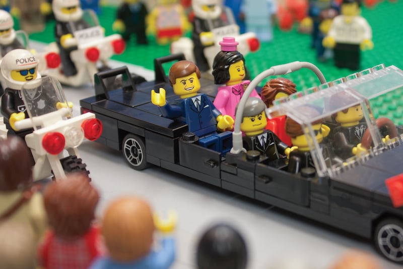 galleries/2014/02/15/presidential-assassins-in-lego-from-lincoln-and-jfk-to-obama-photos/lego-assassination-4_ddj36h