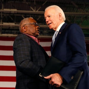 2020-03-01T020513Z_1645124326_HP1EG3105SP0N_RTRMADP_3_USA-ELECTION-BIDEN_ogp9gb