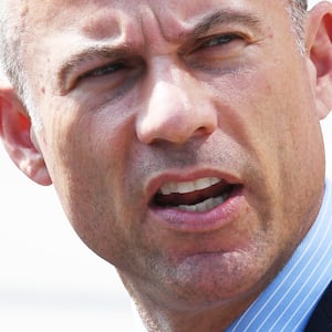 190119-Woodruff-Avenatti-lawsuit-tease_qpagca