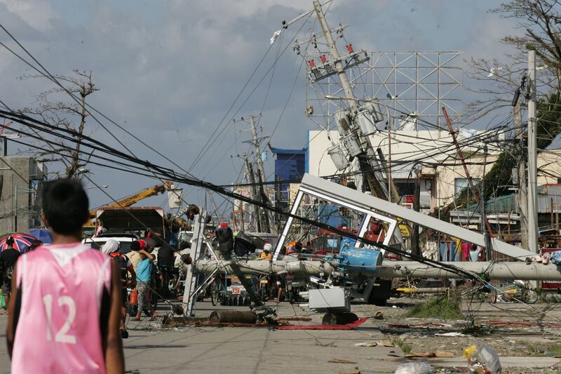 articles/2013/11/11/typhoon-haiyan-survivor-describes-utter-devastation-in-the-philippines/131110-typhoon5_iubsjg