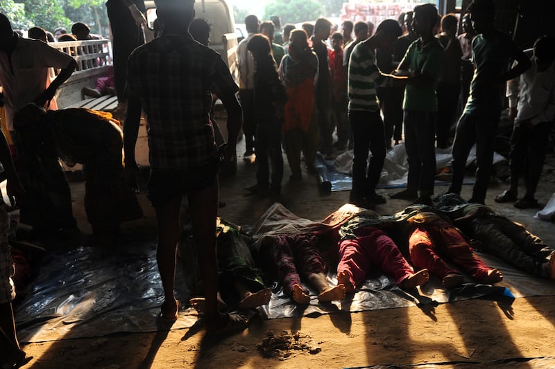 galleries/2013/04/24/tragic-aftermath-of-building-collapse-in-bangladesh/130424-bangladesh4_qq9t7z