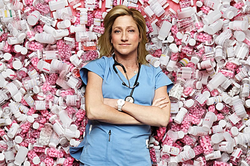 articles/2014/04/13/edie-falco-on-nurse-jackie-s-tragic-relapse/140411-fallon-falco-tease_nogytf