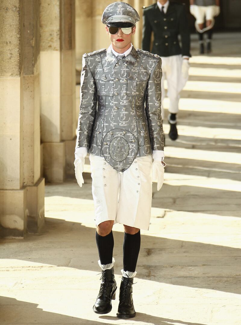 galleries/2014/05/02/saddle-up-johnny-weir-does-the-kentucky-derby-photos/140429-weir-kentucky-derby-fashion-thombrowne_s2pngj