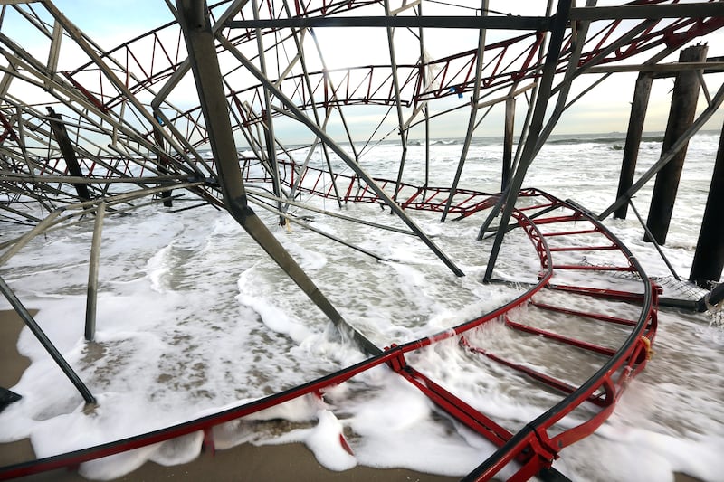 articles/2012/12/01/leave-seaside-s-roller-coaster-in-the-ocean-as-a-symbol-of-sandy-s-craziness/jones-roller-coaster-embed_hnr9cf