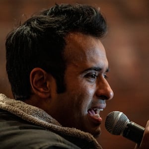 Vivek Ramaswamy speaks with a microphone in hand at a campaign event.  