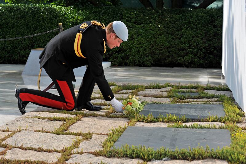 galleries/2013/05/12/prince-harry-visits-the-usa-photos/130510-harry-usa-arlington-wreath_tgtlo5